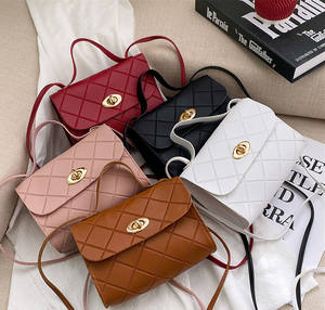 กระเป๋าผู้หญิงทรงสี่เหลี่ยมลายทางประดับเพชรกระเป๋าแฟชั่นแบบพกพาของผู้หญิง Z0886 - Product Image 3