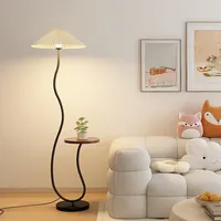 Décoration d'intérieur, table d'appoint pour le salon, table à thé et lampe de chevet plissée, lampe sur pied crème