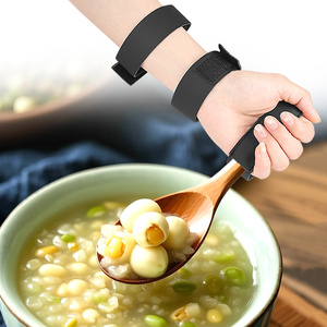 Handgelenk-Utensilienhalter-Band: Adaptive Esshilfe für Löffel, Gabel, Stäbchen – Greifhilfe für Senioren zur Selbsternährung und Essunterstützung - Product Image 4
