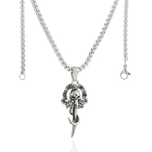 Colgante de calavera de acero inoxidable con rosas y colmillos, collar de color plateado para hombre, estilo punk 122001 - Product Image 5