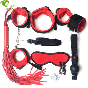 Set de Restricción BDSM de 7 Piezas al por Mayor, Incluye Pinzas para Pezones, <span class=keywords><strong>Esposas</strong></span>, Látigo, Antifaz y Restricciones Ajustables - Compra a Granel - Product Image 1