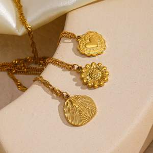 สร้อยคอจี้ดอกไม้ทรงกลมทำจากสเตนเลสสตีลสไตล์วินเทจสร้อยคอพร้อมจี้ดอกไม้ทรงกลม - Product Image 4