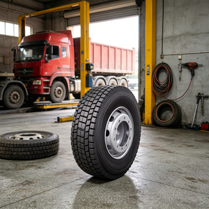 Pneu de camion toutes positions 315/80R22.5 avec logo personnalisé, performance de préhension supérieure pour utilisation quotidienne sur remorque-citerne - Product Image 1