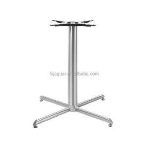 Pied de table commercial en acier inoxydable à <span class=keywords><strong>4</strong></span> <span class=keywords><strong>pieds</strong></span> croisés avec <span class=keywords><strong>pieds</strong></span> réglables pour restaurant, café, bar - Product Image 5