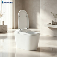 Toilette intelligente minimaliste avec chasse d'eau activée par le pied et filtre à eau sain