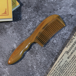 Peine de madera de sándalo de 20 cm con dientes finos hecho a mano para masaje de cabello largo para mujeres - Product Image 3