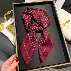 <span class=keywords><strong>Foulard</strong></span> carré vintage bordeaux effet <span class=keywords><strong>soie</strong></span> motif cachemire 27 pouces, bandana <span class=keywords><strong>en</strong></span> satin pour cheveux, cou, sac, <span class=keywords><strong>foulard</strong></span> doux <span class=keywords><strong>en</strong></span> satin OEM/ODM - Product Image 1