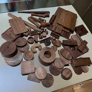 Porta Tarjetas de Madera de Nogal Negro, Base de Madera Sólida en Forma de U, Diseño Moderno y Simple para Exhibición de Menús de Negocios - Product Image 2