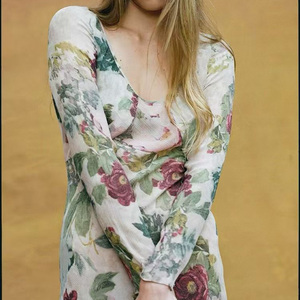 Robe longue à coupe biais de style <span class=keywords><strong>français</strong></span> pour femmes |   Robe longue imprimée à col en V flatteur pour les occasions spéciales et les soirées habillées - Product Image 3