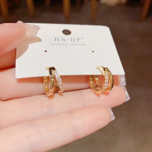 Pendientes de aro pequeños de circón hueco de doble capa de cobre de alta calidad chapados en oro de 14 quilates con estilo coreano para regalo de diseño clásico - Product Image 3