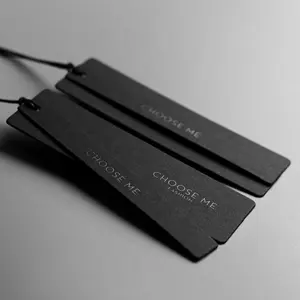 Пользовательские подвесные бирки с логотипом 600gsm бумажные черные бумажные ярлыки Висячие роскошные черные картонные бирки для одежды этикетки для одежды