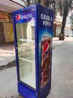 Calcomanías Duraderas para Refrigeradores Comerciales de Interior/Exterior, Impresión Personalizada en Color CMYK, Tamaño Personalizado, Vinilo Publicitario para Empresas de Bebidas
