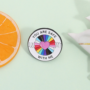 Pride Rainbow esmalte Pins Love Is Love Heart broche solapa insignia joyería regalos para amigos y <span class=keywords><strong>aliados</strong></span> LGBTQ - Product Image 2