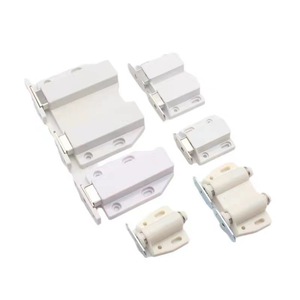 Loquet magnétique en plastique pour porte d'armoire avec quincaillerie en acier inoxydable pour portes de placard, design minimaliste - Product Image 1