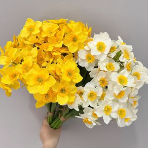 Fleurs artificielles en polyester jaunes et blanches Meng Jie, 6 bouquets de narcisses pour la décoration de la maison et des mariages - Product Image 1
