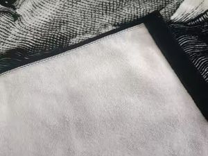 Serviette de plage carrée en velours 100% coton, impression sérigraphique personnalisée, fabricant sur mesure - Product Image 4