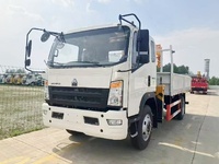 Grue montée sur camion de 16 à 20 tonnes avec flèche hydraulique droite, moteur et boîte de vitesses Weichai, moment de charge élevé pour la construction