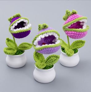 Miniatura all'uncinetto del Fiore Mangia-Uomini di Sagittario, Decorazione da Scrivania o Auto, Piccolo Regalo per Studenti - Product Image 2
