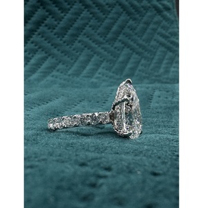 Anillo de Diamante Cultivado en Laboratorio de Oro Blanco de 14k de Diseño Elegante, Joyería Fina Unisex para Compromiso o Promesa - Product Image 2