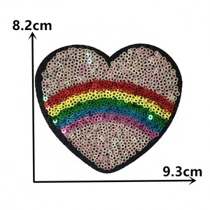 Patch personnalisé pour la Saint-Valentin, lettre scintillante et cœur, fer à repasser sur chenille - Product Image 6