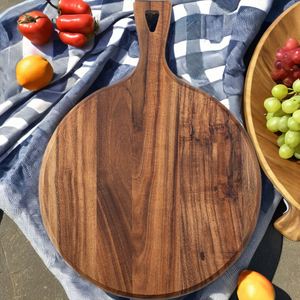 도매 맞춤형 클래식 스타일 아카시아 우드 라운드 피자 트레이 파티를위한 친환경 새겨진 치즈 보드 - Product Image 2