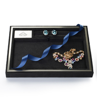 Plateau de présentation de bijoux de luxe en suède et métal noir pour bagues, bracelets, chaînes et colliers, pour magasin
