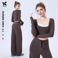 Haut à col halter uni, col rond, taille haute, manches longues, bonnets semi-fixés, sensation seconde peau, respirant, maintien thermique, coupe ample et large