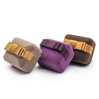 Bracelet en velours OEM de luxe Boîte à bijoux Logo personnalisé avec insert en mousse pour la vente au détail et l'emballage de cadeaux
