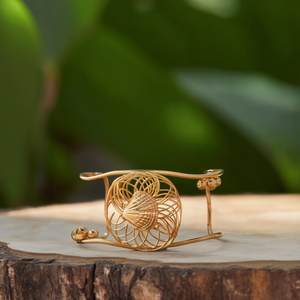 Brazalete de Moda en Acero Inoxidable 316L con Baño de Oro PVD, Joyería Sostenible y Resistente para Mujer - Product Image 3