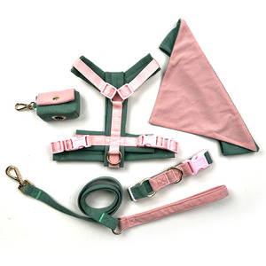 Conjunto de arnés de lujo <span class=keywords><strong>para</strong></span> <span class=keywords><strong>perros</strong></span> de gama alta 2025, pana de moda, microetiqueta personalizada, colores, cuerda de perro de dibujos animados, bolsa <span class=keywords><strong>para</strong></span> caca, bufanda triangular - Product Image 1