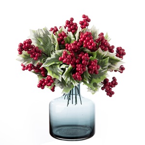 Rama de Bayas Navideñas Artificiales CallaFloral, Tallo Único, Espuma Roja, Decoración Interior, Fruta de la Fortuna, Hojas de Poliéster - Product Image 4