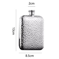 Flacon de hanche en acier inoxydable de haute qualité de 6oz en gros avec bouteille de vin d'alcool de conception de travail martelé pour cadeau d'affaires
