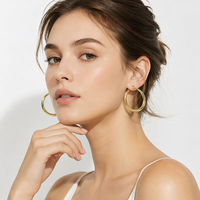 Boucles d'oreilles clipsables épaisses en forme de C, plaquées or, hypoallergéniques, invisibles, sans douleur, en cuivre, pour femme, cadeau, vente en gros - Collection Mode 2026