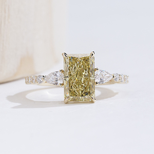 Anillo de compromiso y boda MSR-2246 de oro amarillo de 14 quilates con diamante amarillo de corte radiante cultivado en laboratorio - Product Image 1