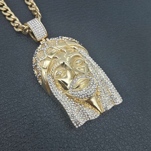 Collier pendentif visage de Jésus plaqué or yunnique avec sertissage pavé de diamants, chaîne en acier inoxydable, idéal pour un cadeau - Product Image 1