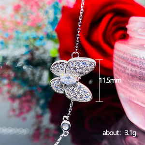 Delicata collana con farfalla intarsiata in zirconi, accessorio trendy da donna per il collo, pronta per la spedizione. - Product Image 5