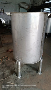 Réservoir de stockage d'eau vertical en acier inoxydable 304 de capacité personnalisée pour le traitement du lait, avec pompe, nervures renforcées de qualité alimentaire pour une durabilité accrue - Product Image 5