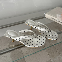 Sandales à pois à enfiler, nouvelle collection été 2026, style rétro, chaussures de plage d'extérieur, tongs à talon moyen avec semelle en caoutchouc