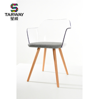 Nouveau design Pc siège en plastique transparent avec cadre en bois fauteuil restaurant salle à manger chaise en bois