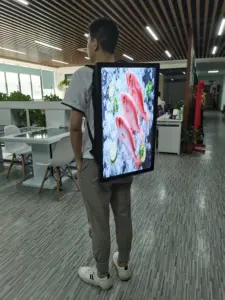 21.5 "27 inch màn hình cảm ứng Ba lô biển quảng cáo con người đi bộ di động quảng cáo ngoài trời kỹ thuật số biển quảng cáo