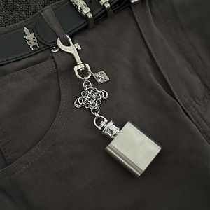 Beliebter Artikel: Handgefertigter Kettenhemd-Mini-Flaschenhalter-Schlüsselanhänger, Tragbarer Gürteltaschen-Charm und Ornament - Product Image 4