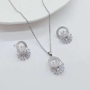 Conjunto de collar de pendientes de flores geométricas de diseño creativo, joyería para mujer, conjuntos de joyería nupcial de circón para boda - Product Image 3