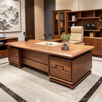 Bureau de direction personnalisable avec panneau décoratif et espace de travail organisé