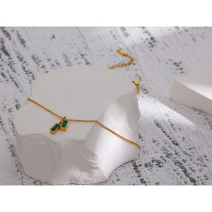 Collar JINYOU 583 con baño de oro de 18 quilates, collar de acero inoxidable con colgante de circonita verde - Product Image 6