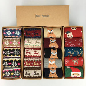 Vente en gros d'ensemble de chaussettes de Noël pour femmes en boîte avec motif d'ours <span class=keywords><strong>chat</strong></span> tricoté respirant et coloré pour les fêtes - Product Image 2