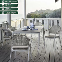 Ensemble de salle à manger d'extérieur en bois massif de style minimaliste nordique pour café, jardin, patio, balcon et cour