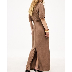Robe longue plissée texturée pour femme, col en V profond, manches courtes, taille plissée, coupe ample, idéale pour les vacances - Product Image 3