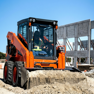 Chargeuse compacte Kubota SSV65 modèle 2023, chargeuse frontale compacte, capacité de charge nominale de 7 tonnes, moteur, boîte de vitesses pour matériaux de construction - Product Image 1