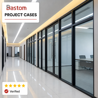 Cloison modulaire en verre et aluminium 4-en-1 de 108 mm résistante aux chocs pour centres commerciaux et immeubles de bureaux