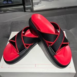 Chaussons de luxe de haute qualité pour hommes et femmes, style décontracté à enfiler, chaussures de marche tendance, sandales plates d'extérieur en EVA pour la plage - Product Image 1